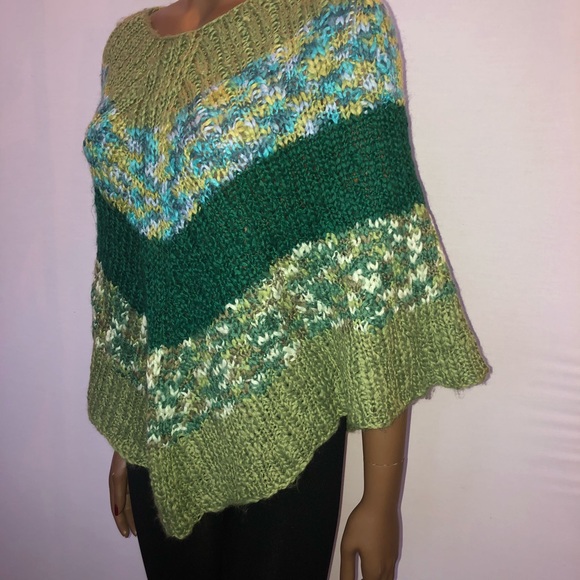 ANN KLEIN PONCHO SWEATER - Picture 2 of 4